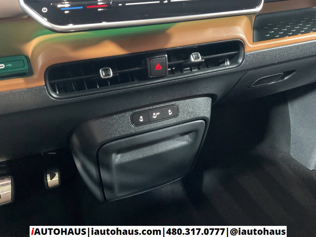 Used 2025 Volkswagen ID. Buzz Pro S Plus RWD image 40