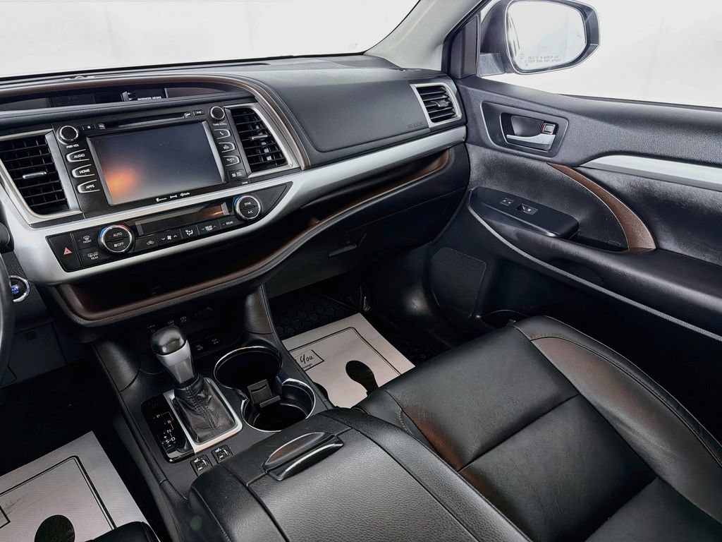Used 2019 Toyota Highlander XLE AWD/4WD image 22