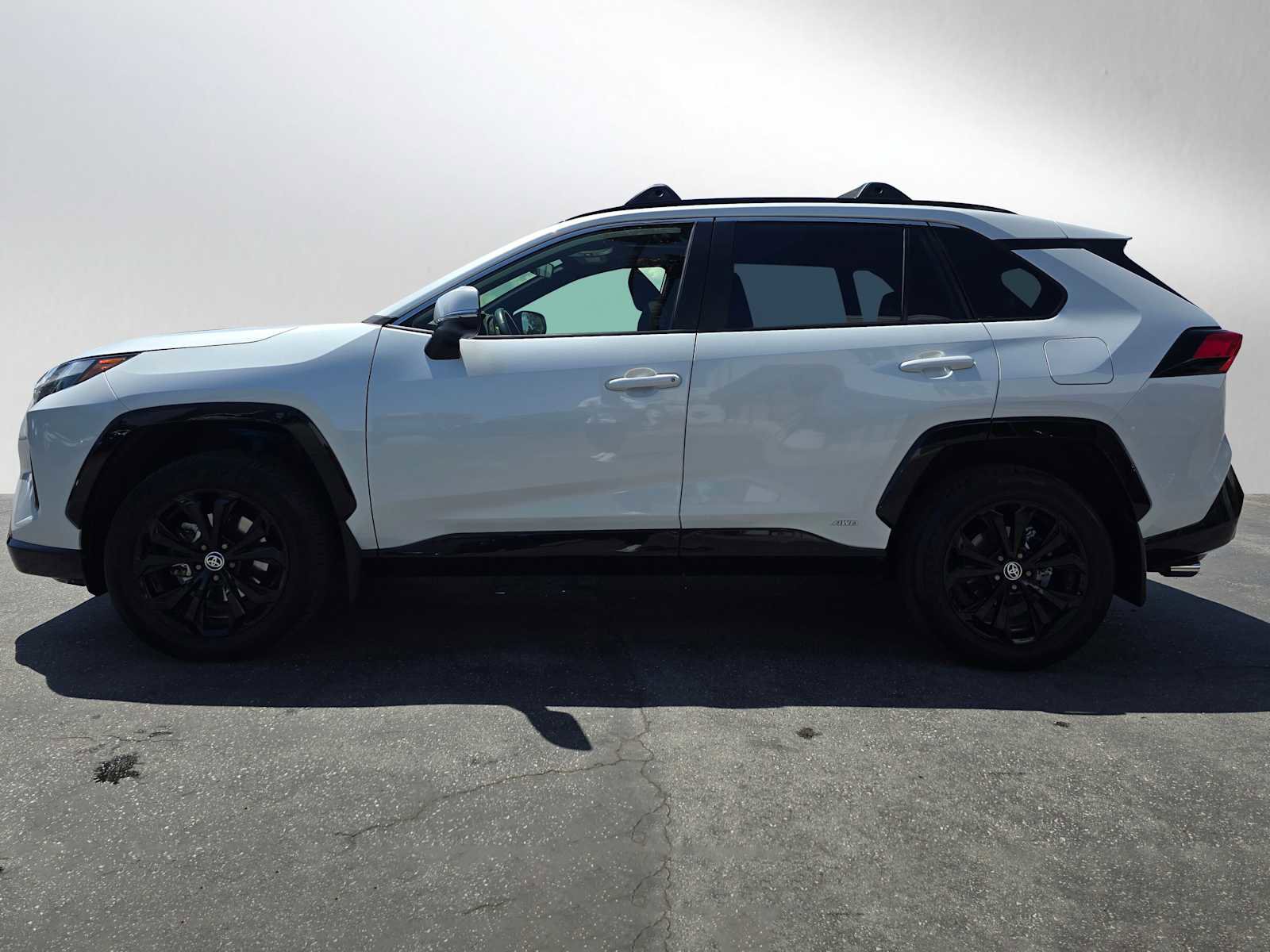 Used 2023 Toyota RAV4 SE w/ Convenience Package AWD/4WD image 6