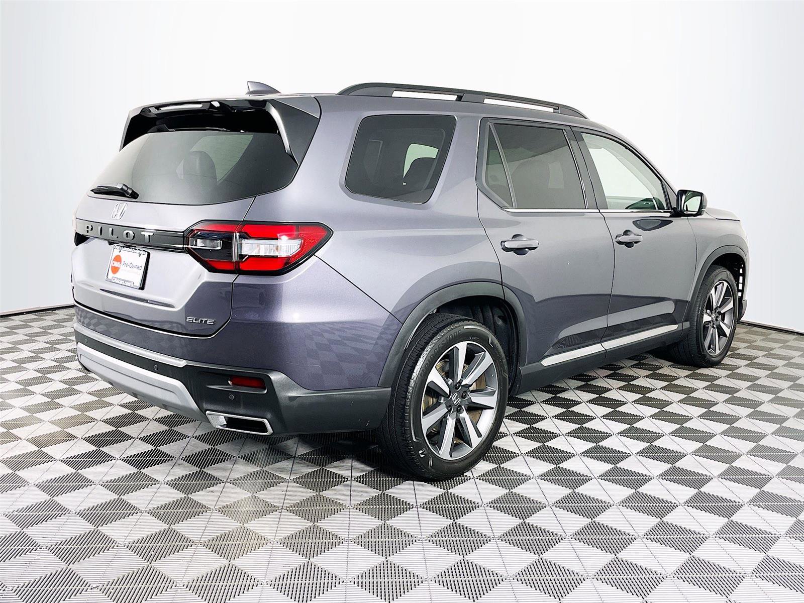 Used 2024 Honda Pilot Elite image 11