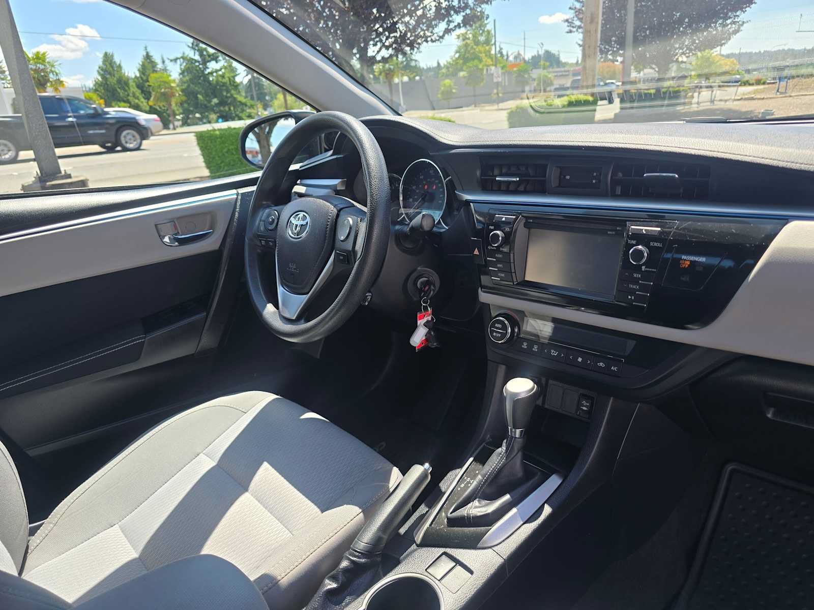 Used 2016 Toyota Corolla LE FWD image 10