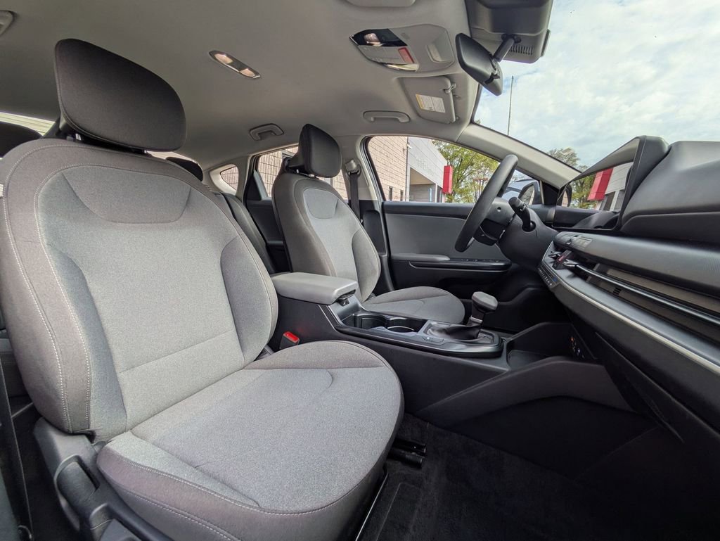 Used 2025 Kia K4 LXS image 29