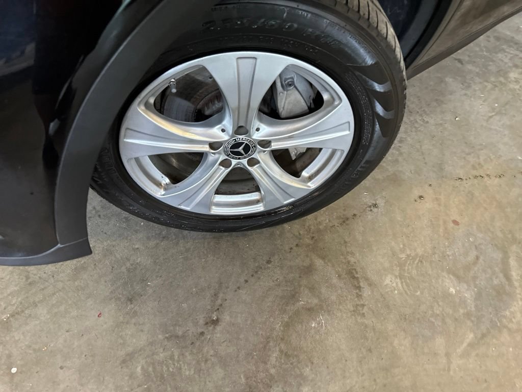 Used 2018 Mercedes-Benz GLC 300 4MATIC image 2