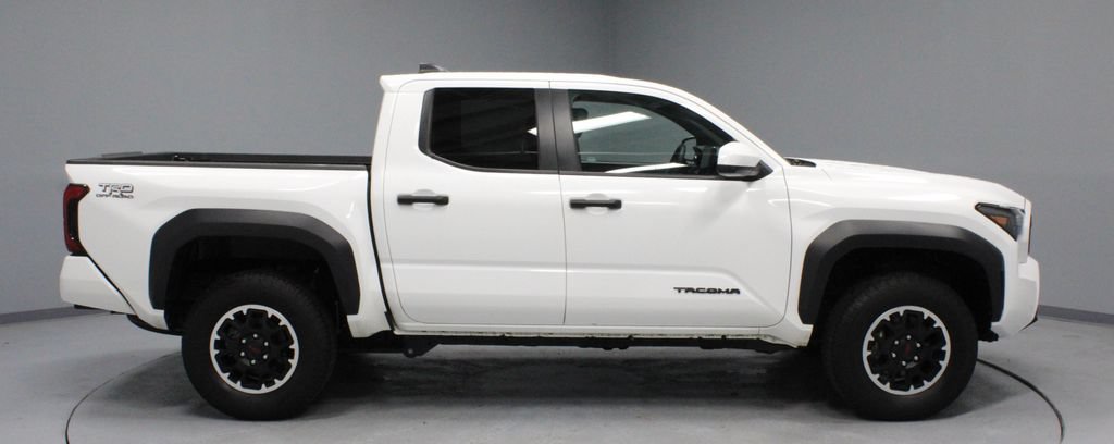 Used 2025 Toyota Tacoma TRD Off-Road AWD/4WD image 11