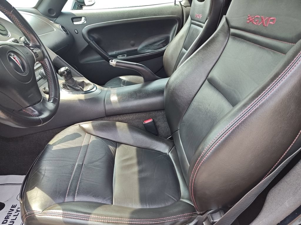 Used 2008 Pontiac Solstice GXP w/ Premium Package RWD image 9