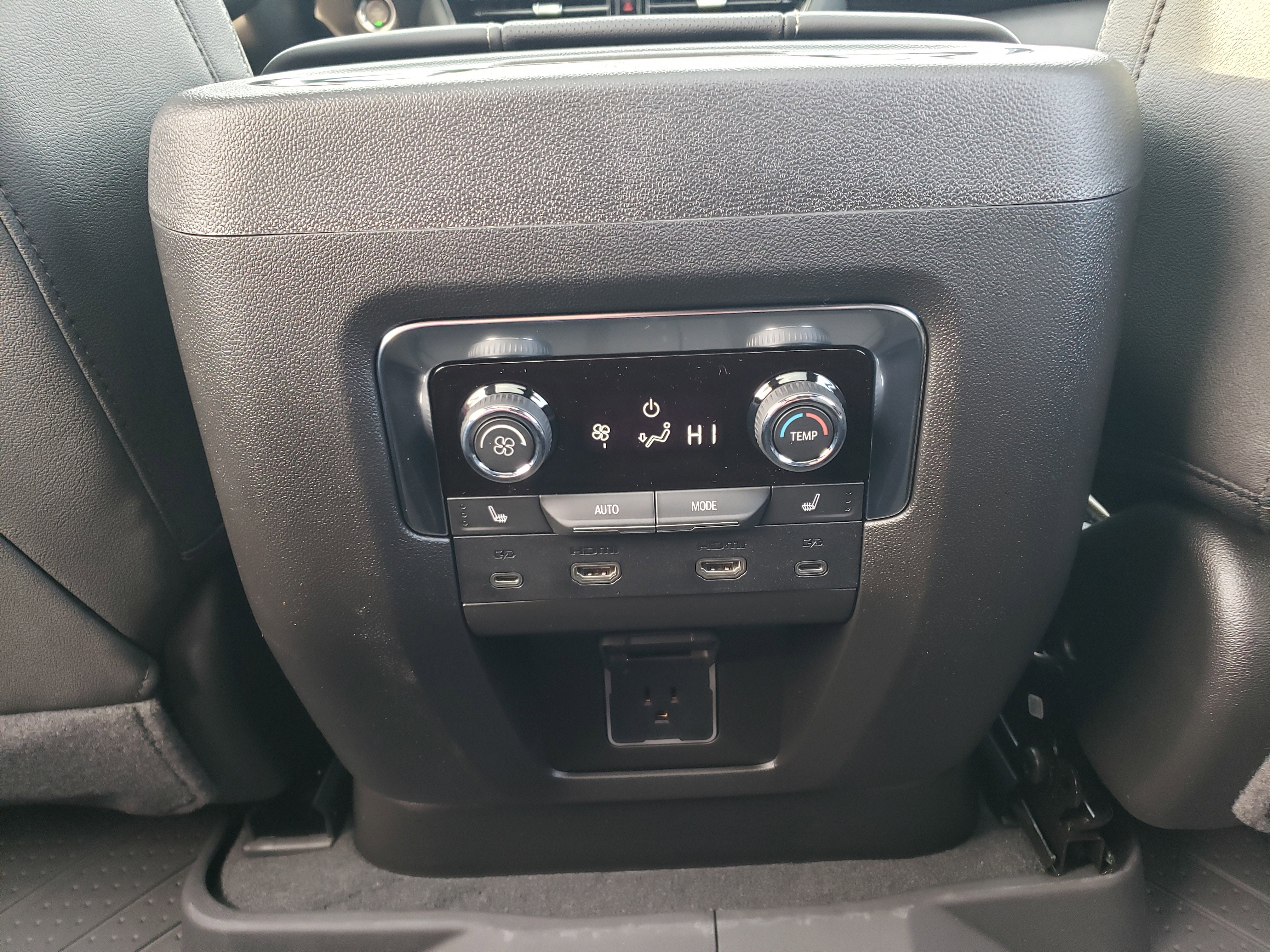 New 2026 Chevrolet Suburban Premier image 36