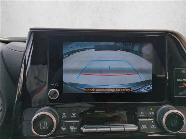 Used 2024 Toyota Highlander LE FWD image 13