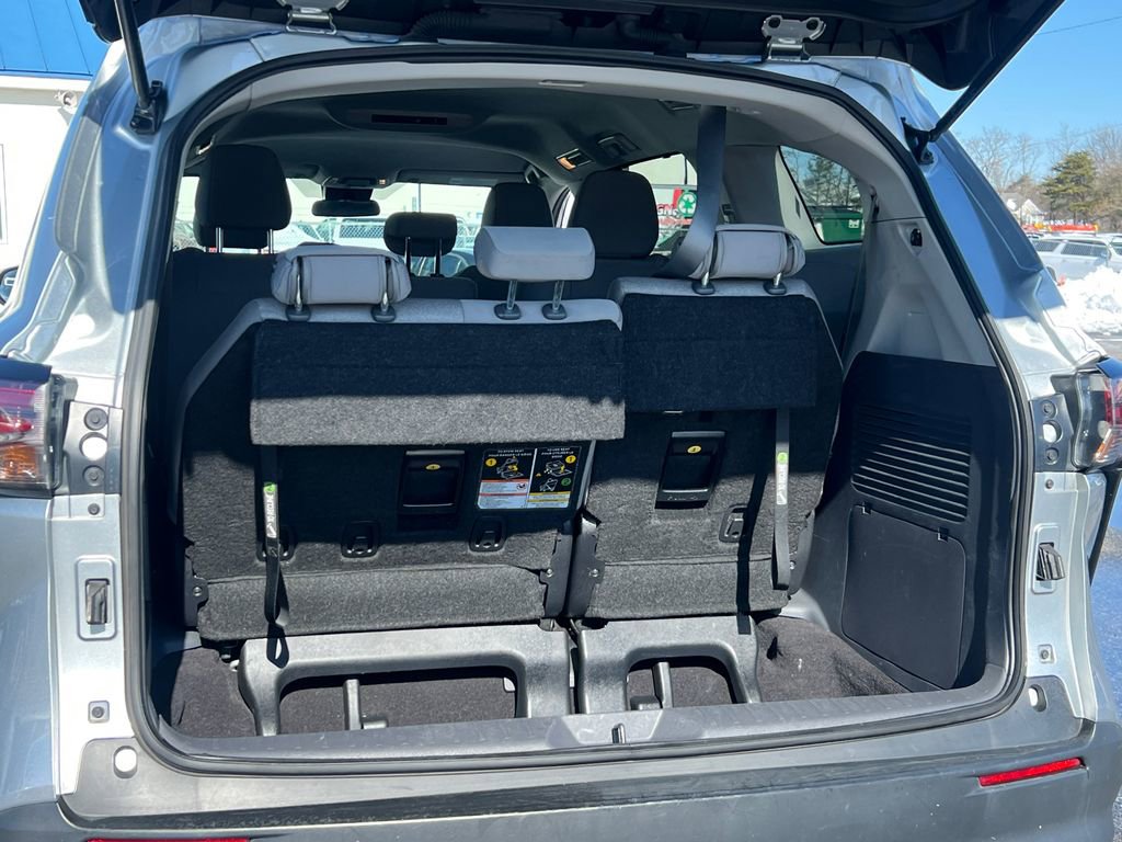Used 2024 Toyota Sienna LE image 13