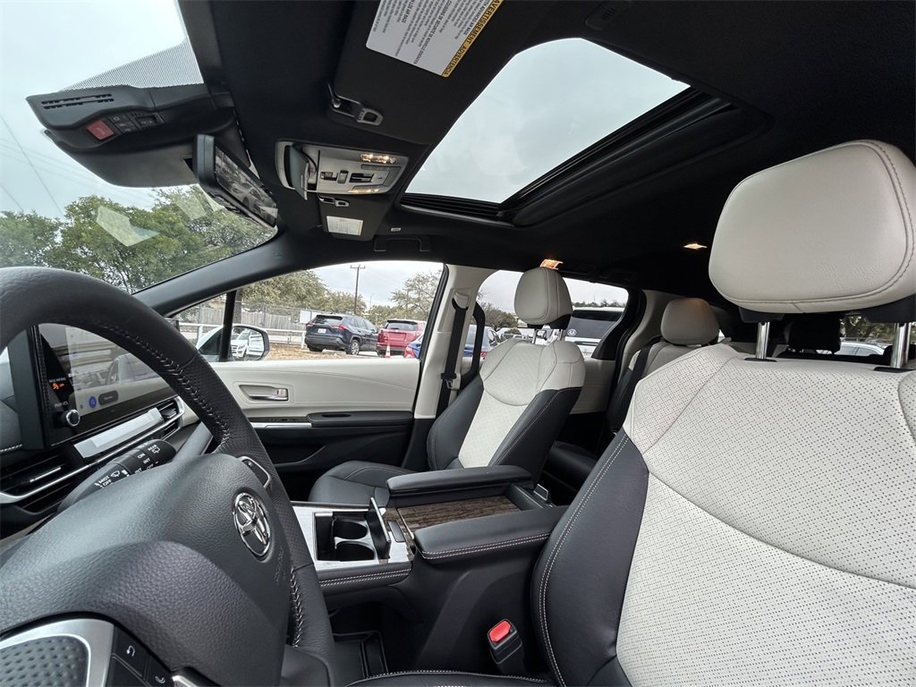 Used 2026 Toyota Sienna Limited image 12