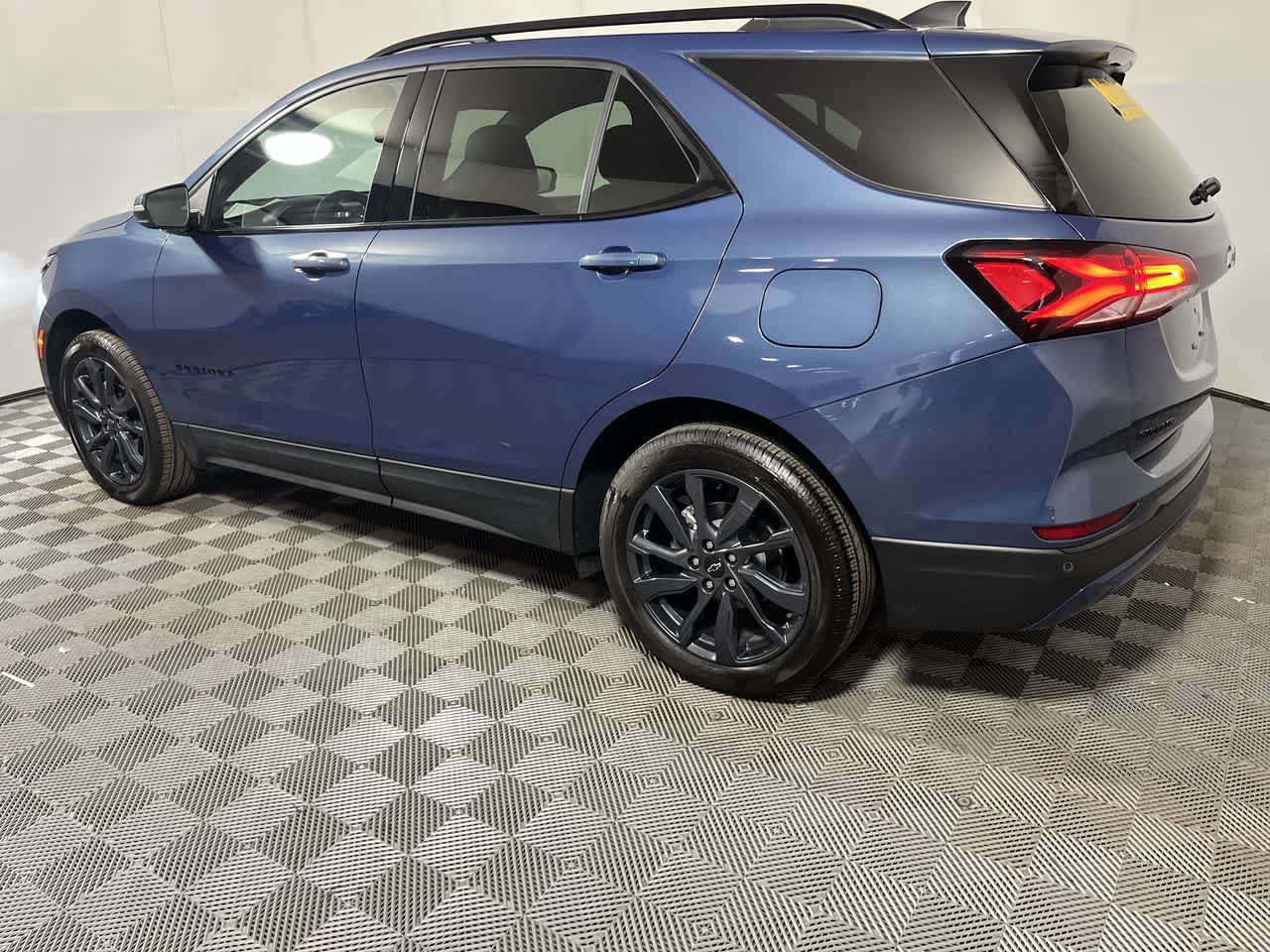Used 2024 Chevrolet Equinox RS AWD/4WD image 6