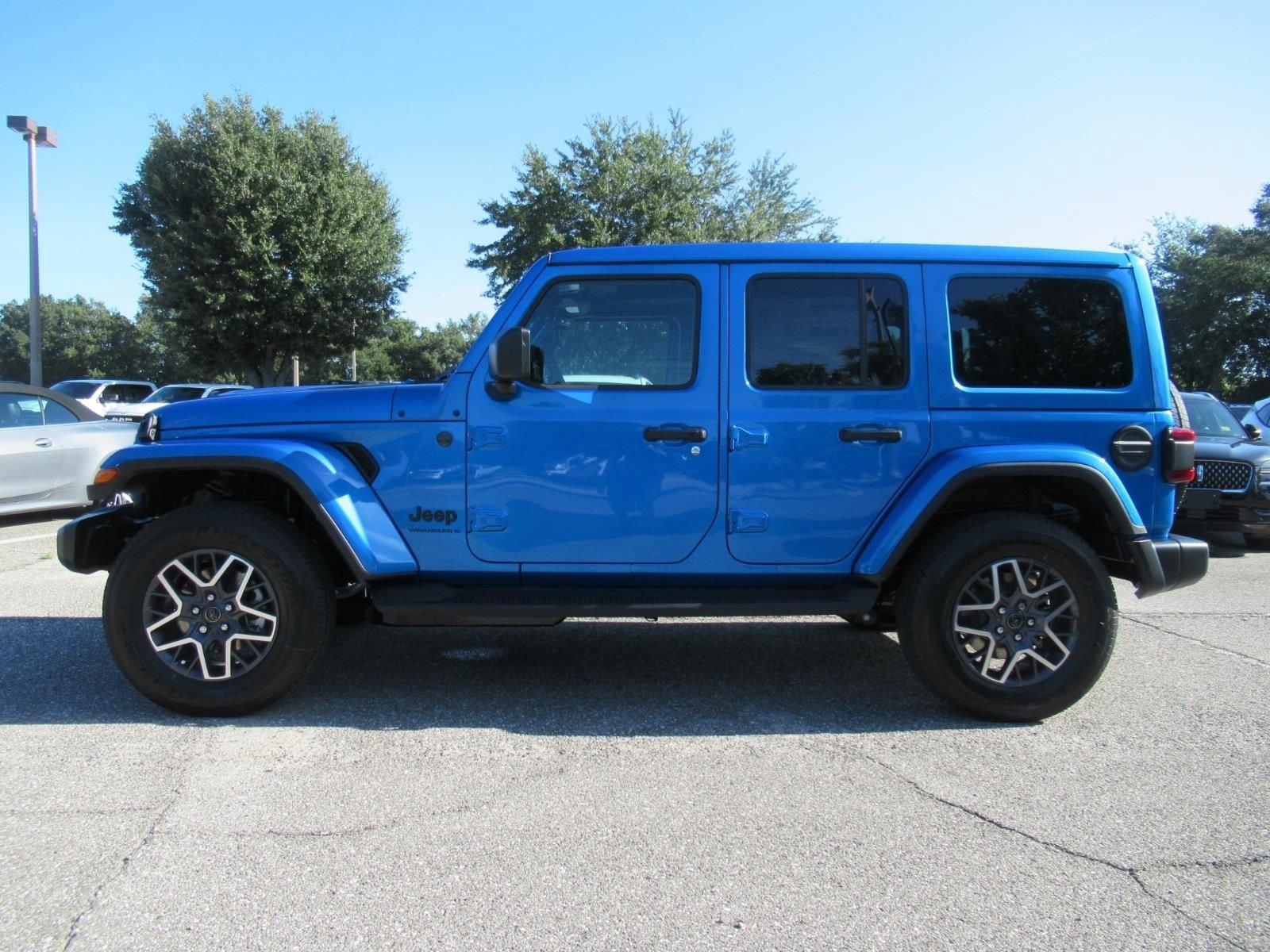 New 2026 Jeep Wrangler Unlimited Sahara w/ Technology Group AWD/4WD image 4
