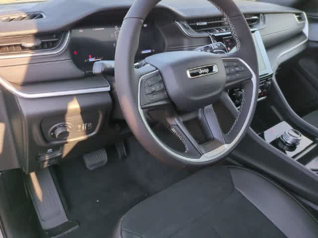 Certified 2024 Jeep Grand Cherokee L Altitude AWD/4WD image 10