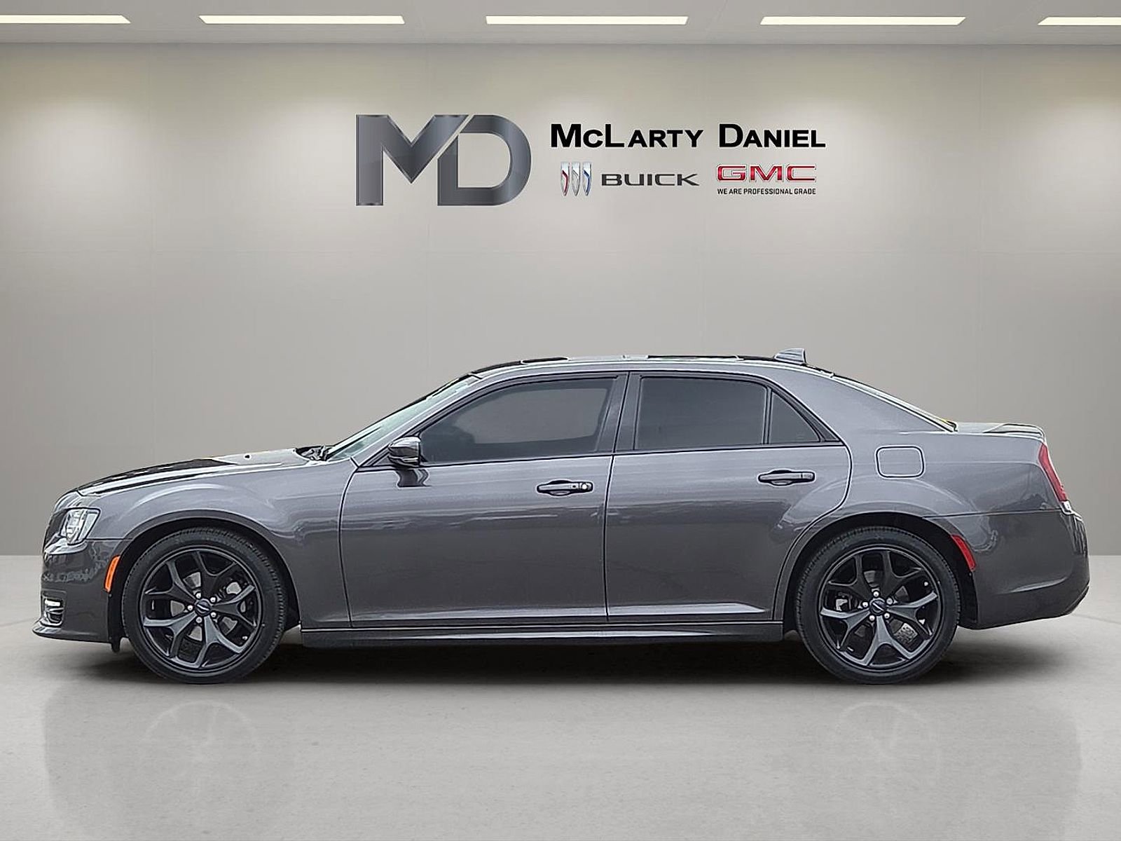 Used 2023 Chrysler 300 Touring L w/ Popular Equipment Group image 3