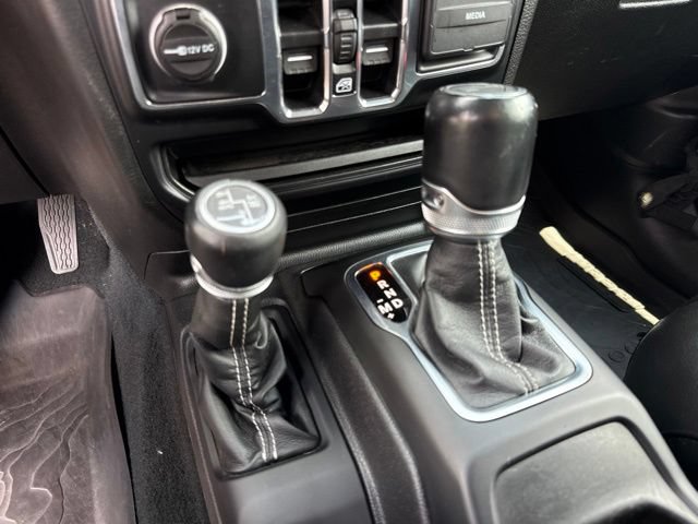 Used 2022 Jeep Wrangler Unlimited Sahara w/ Cold Weather Group AWD/4WD image 11