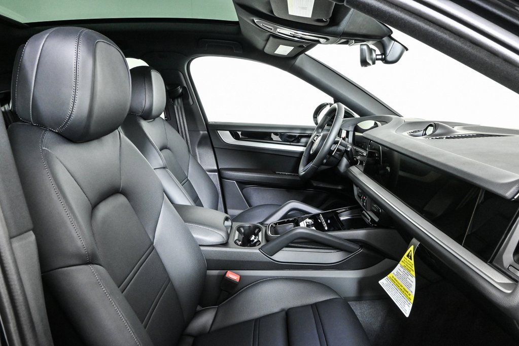 Certified 2025 Porsche Cayenne Coupe image 25