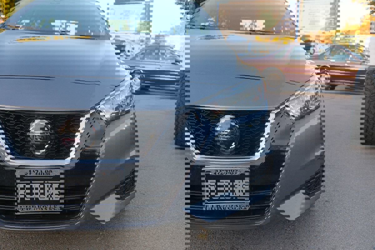 Used 2021 Nissan Versa SV image 33
