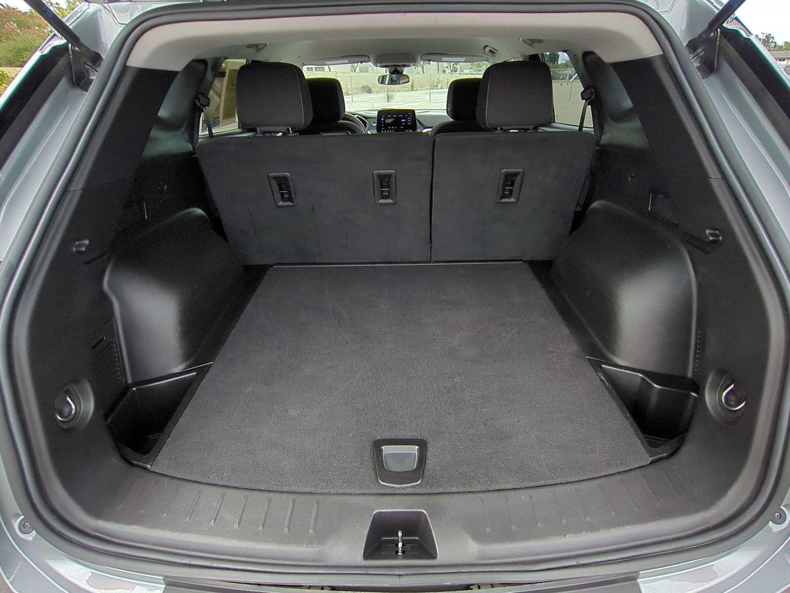 Used 2025 Chevrolet Blazer LT FWD image 24