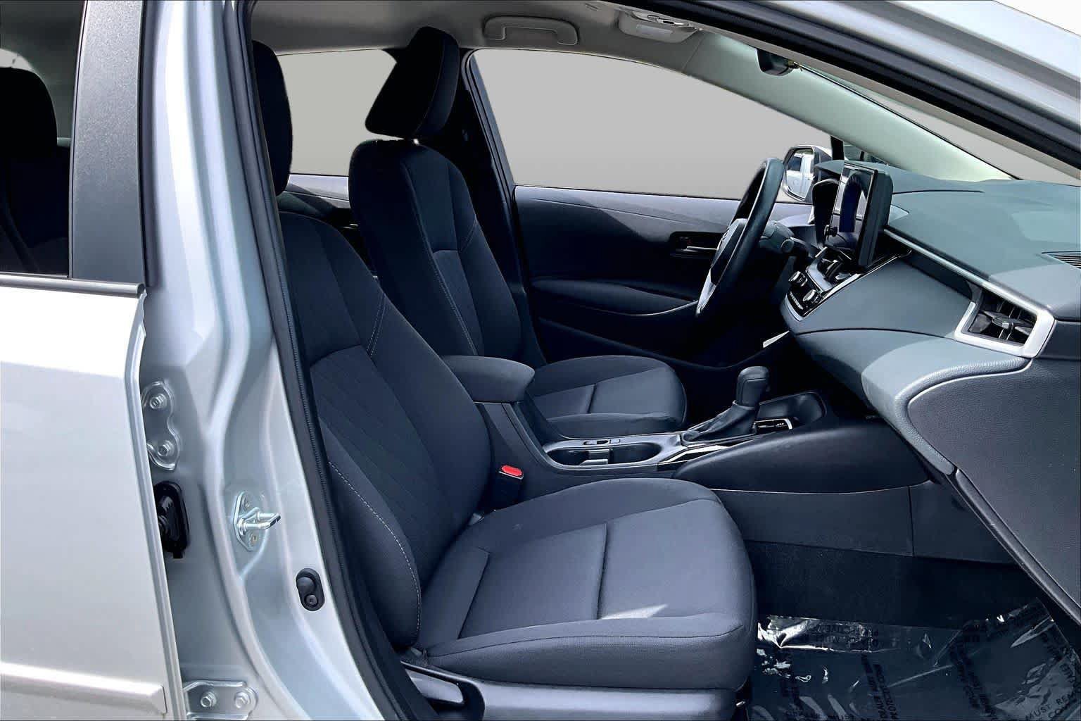 Used 2025 Toyota Corolla LE w/ LE Premium Package FWD image 9
