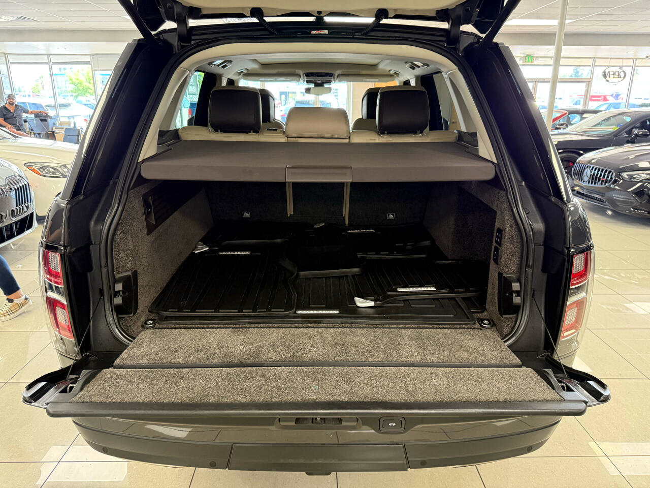 Used 2020 Land Rover Range Rover HSE image 33