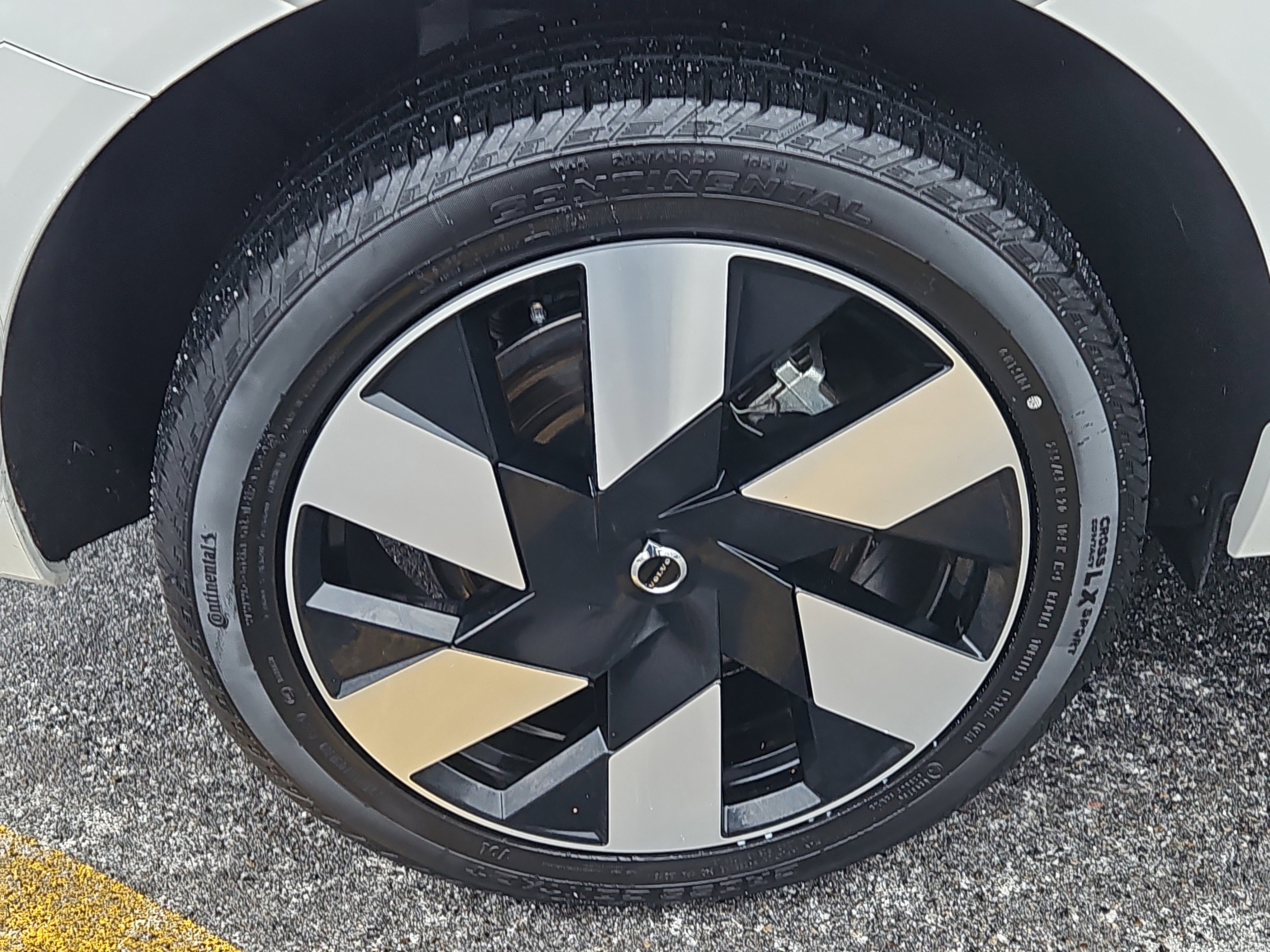 Used 2025 Volvo XC60 T8 Plus w/ Protection Package Premier image 31