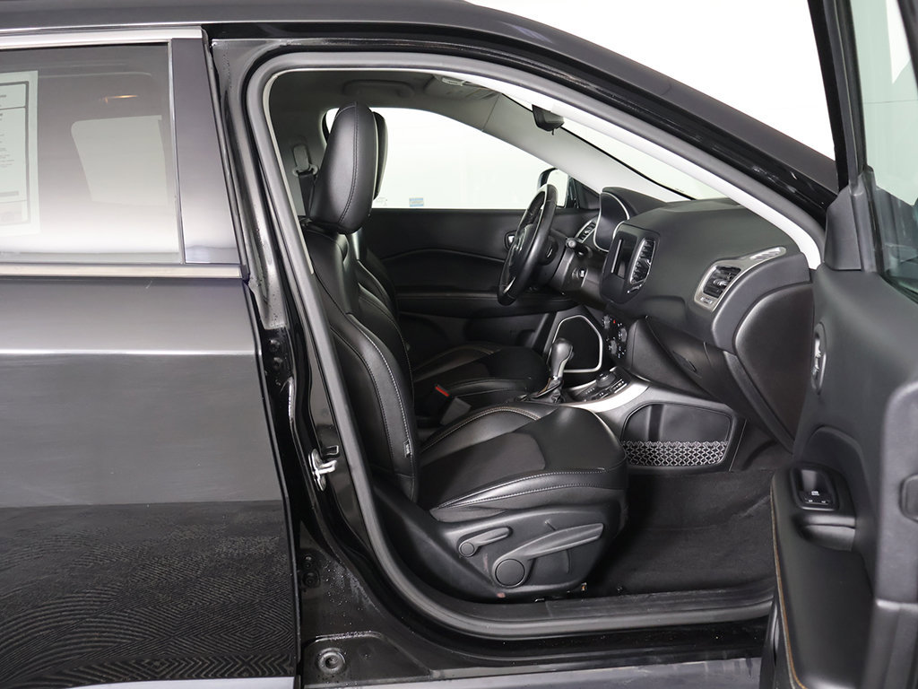 Used 2019 Jeep Compass Latitude w/ Cold Weather Group AWD/4WD image 26
