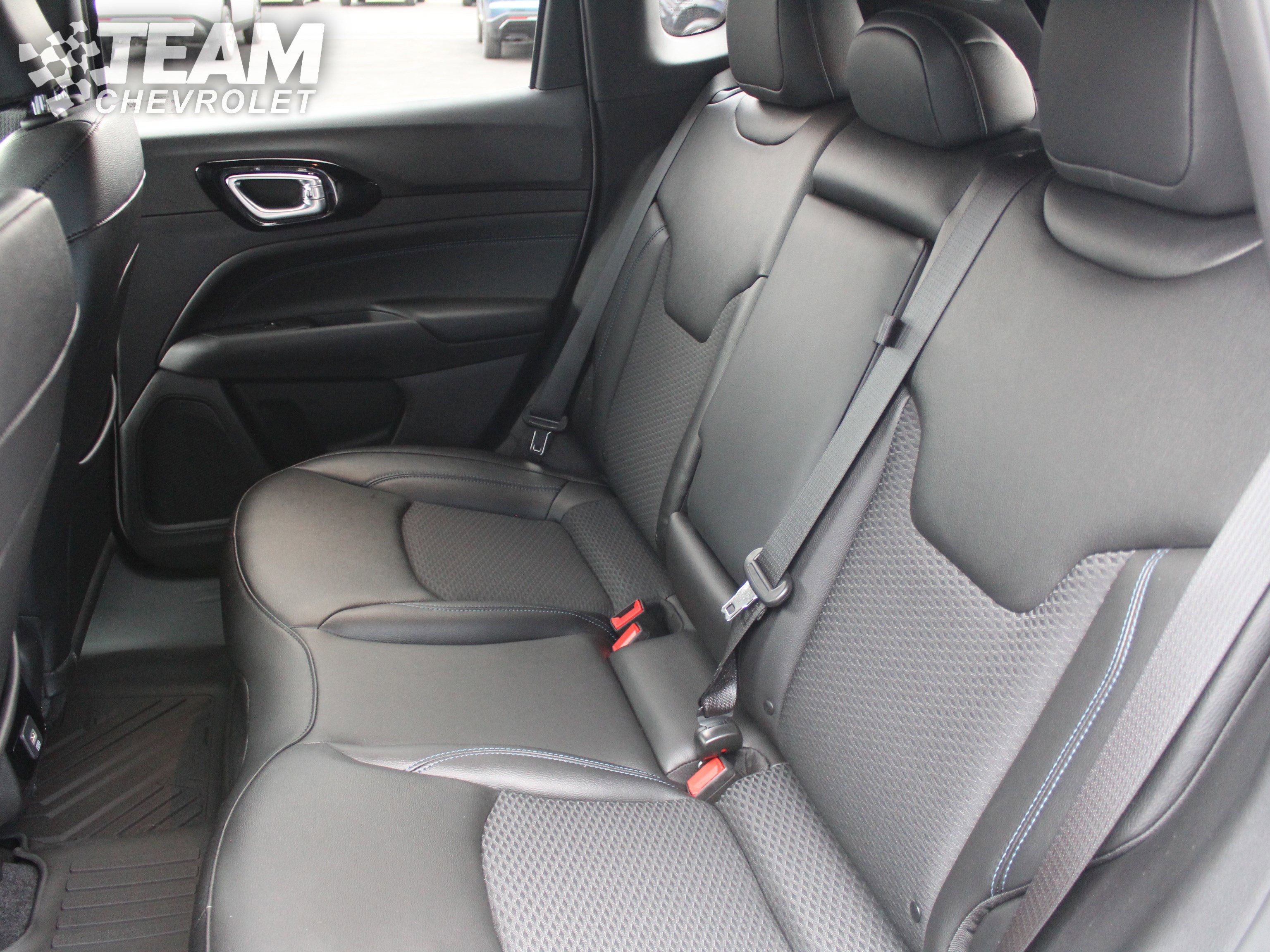 Used 2025 Jeep Compass Latitude w/ Altitude Special Edition image 21