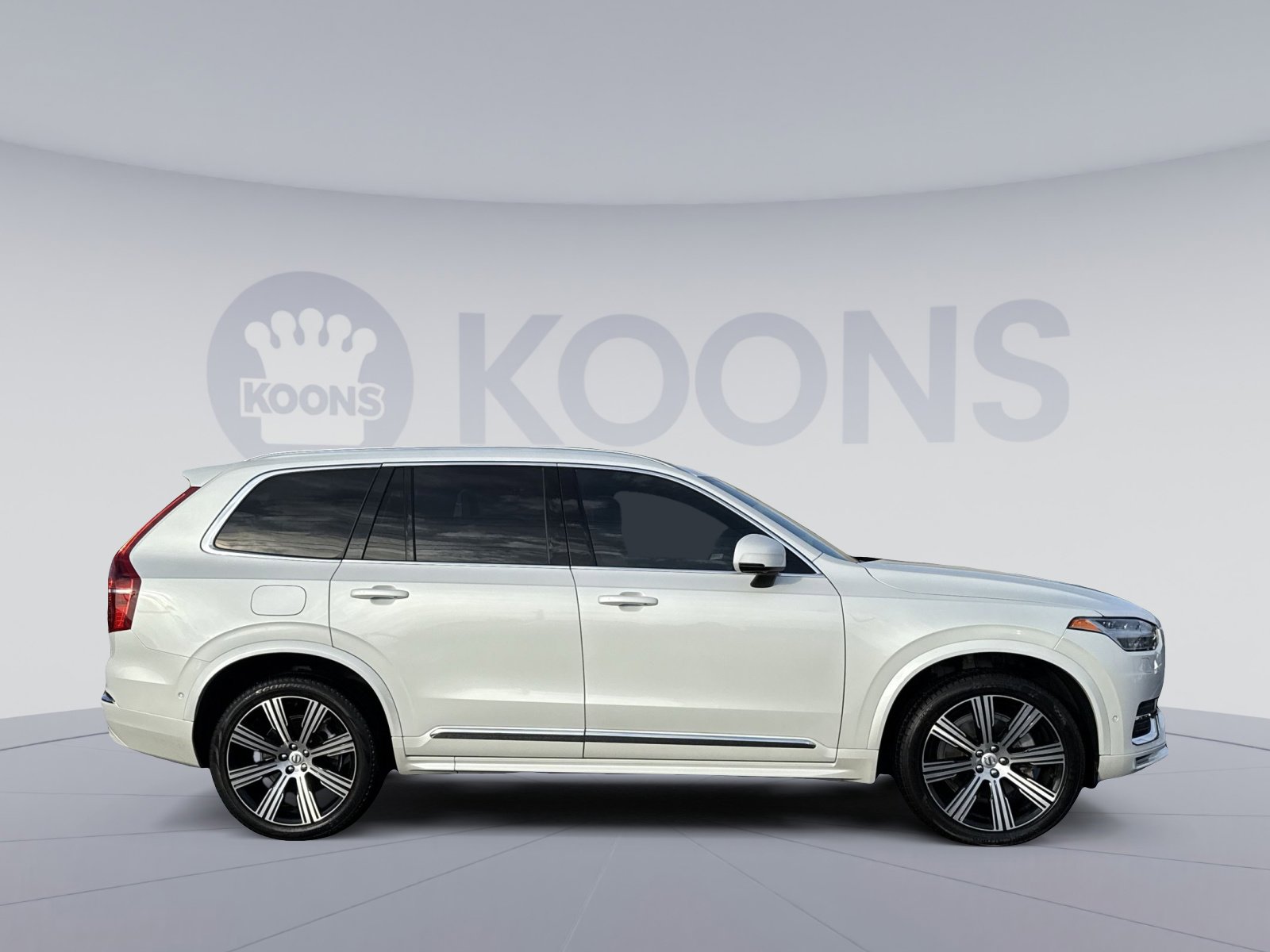 Used 2024 Volvo XC90 B6 Ultimate w/ Protection Package image 8