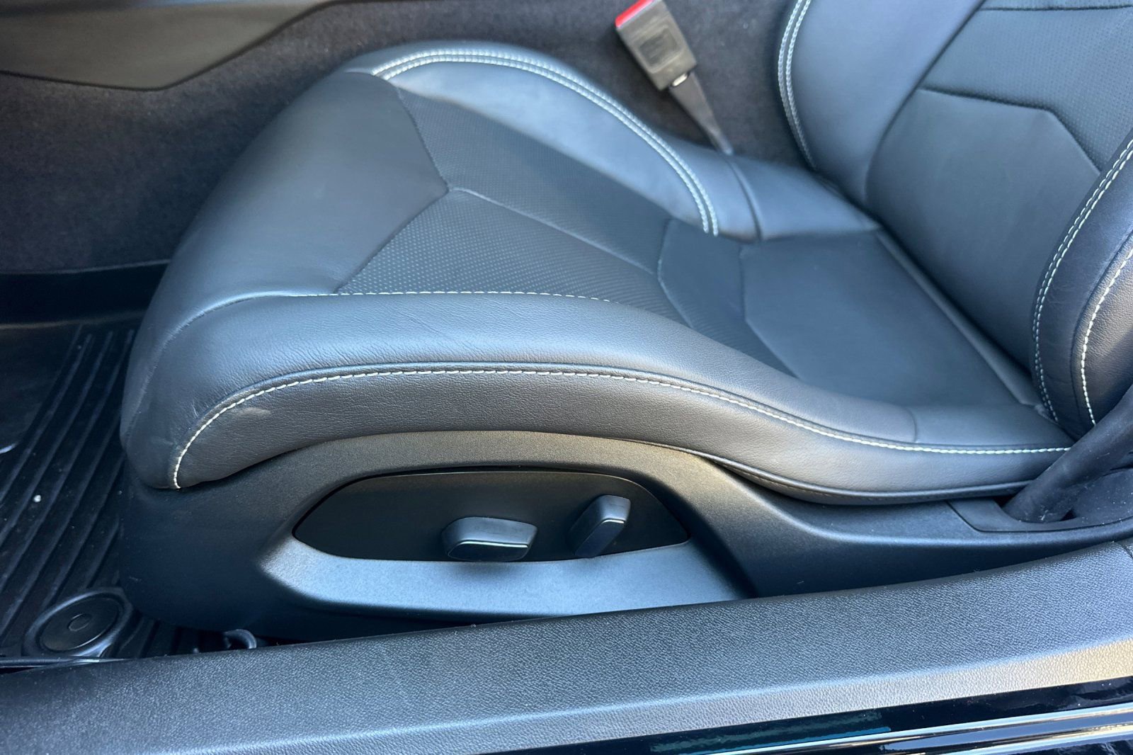 Certified 2025 Chevrolet Corvette Stingray Coupe w/ 1LT image 13