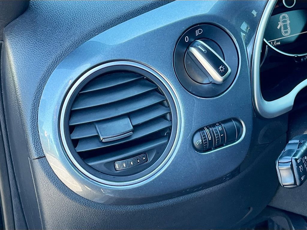 Used 2018 Volkswagen Beetle 2.0T S image 17