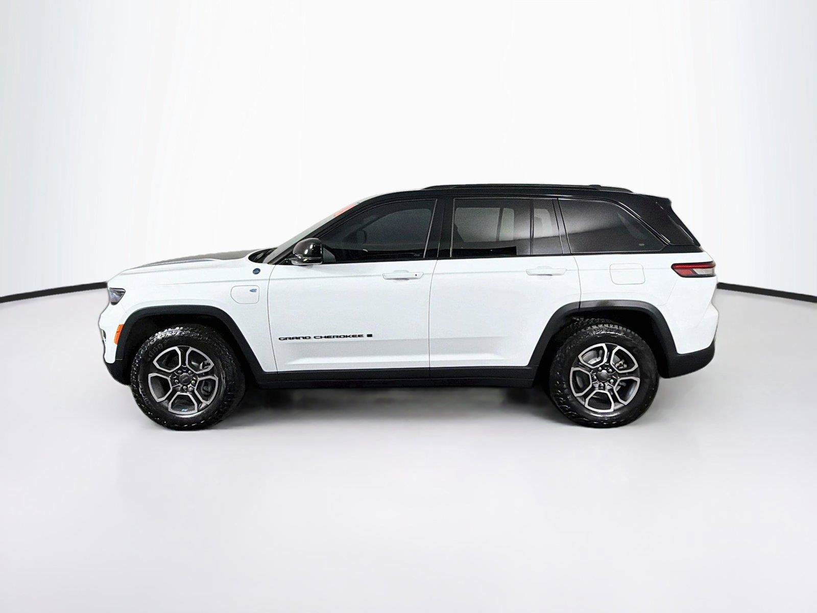 Used 2023 Jeep Grand Cherokee Trailhawk 4xe AWD/4WD image 8
