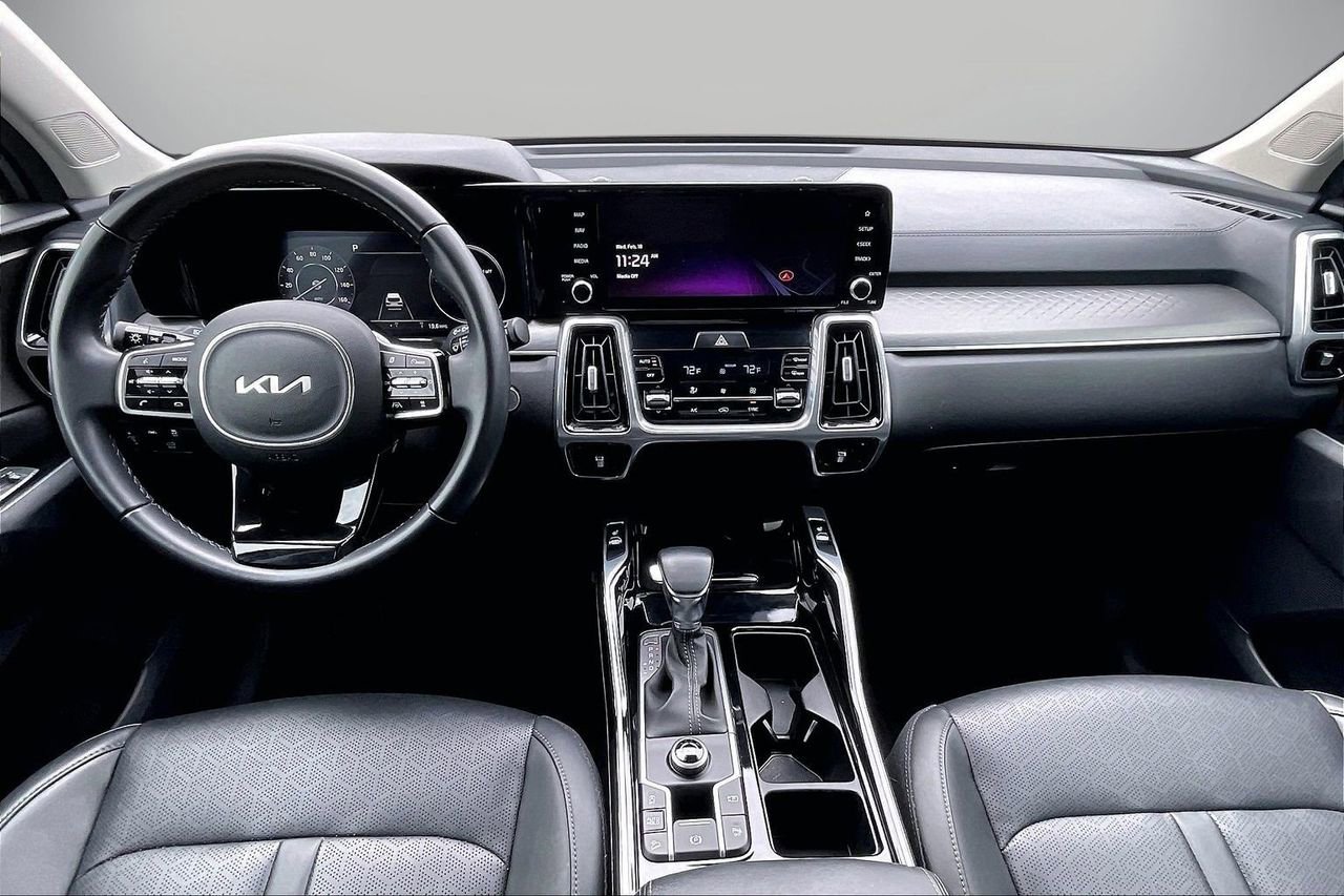 Used 2023 Kia Sorento SX image 16