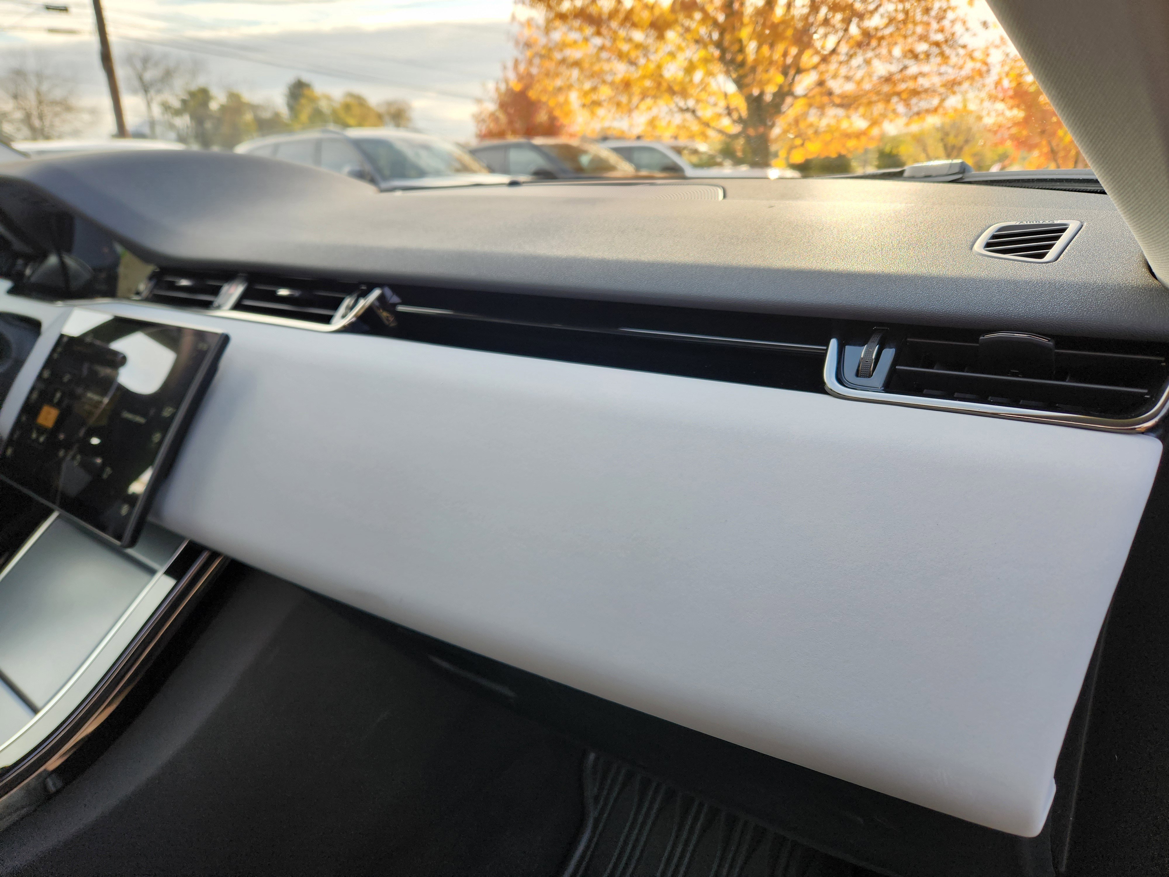 Certified 2025 Land Rover Range Rover Evoque S image 17