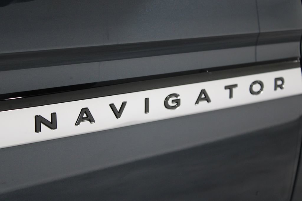 New 2026 Lincoln Navigator Reserve AWD/4WD image 12