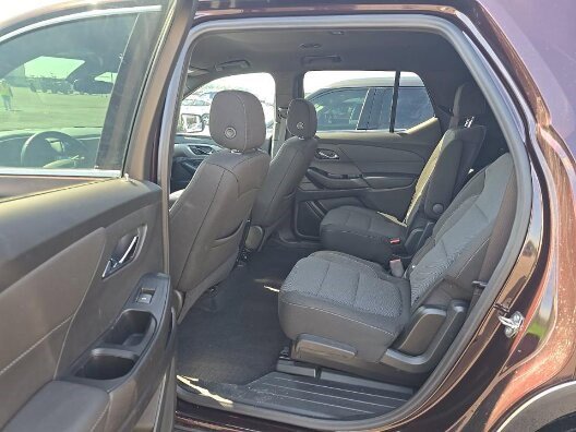 Used 2023 Chevrolet Traverse LT FWD image 14