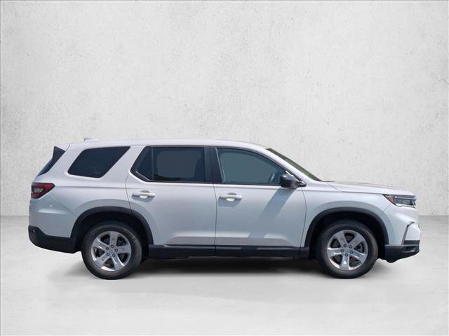 Used 2023 Honda Pilot LX image 4
