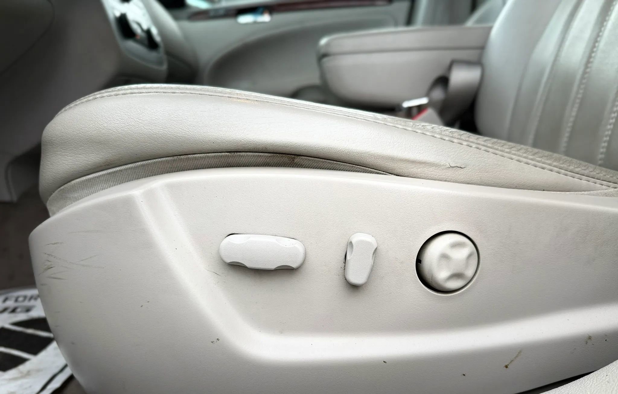 Used 2008 Buick Lucerne CXL w/ Driver Confidence Package image 22