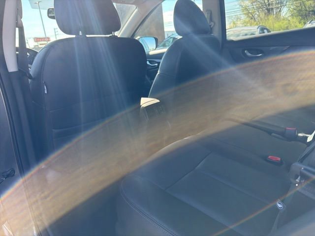 Used 2018 Nissan Rogue SL image 18