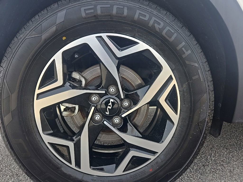 Used 2024 Kia Sportage LX image 11