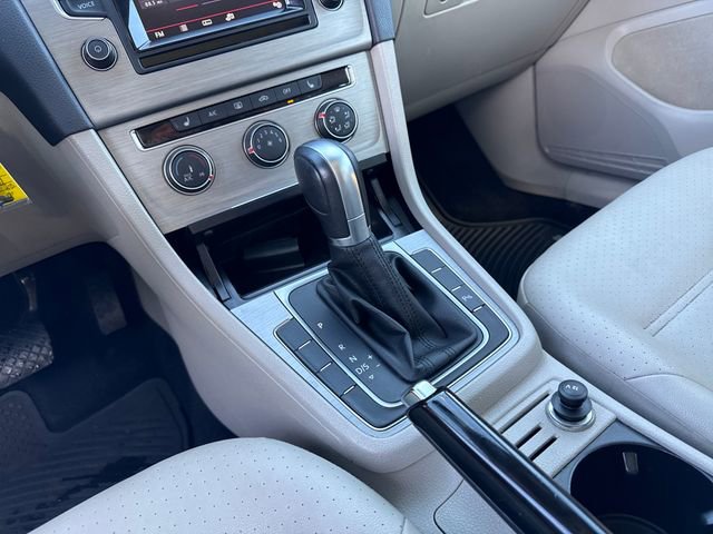 Used 2015 Volkswagen Golf S image 23
