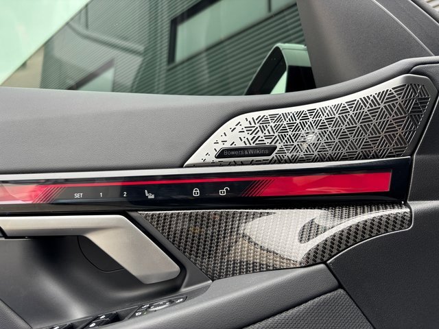 Used 2025 BMW M5 w/ Executive Package image 21