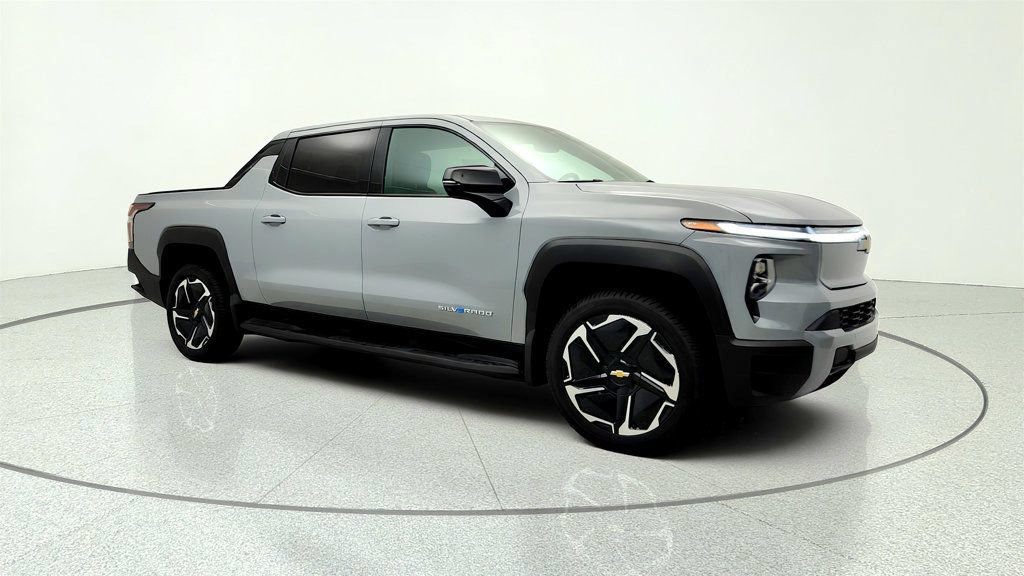 Used 2026 Chevrolet Silverado EV LT AWD/4WD image 3