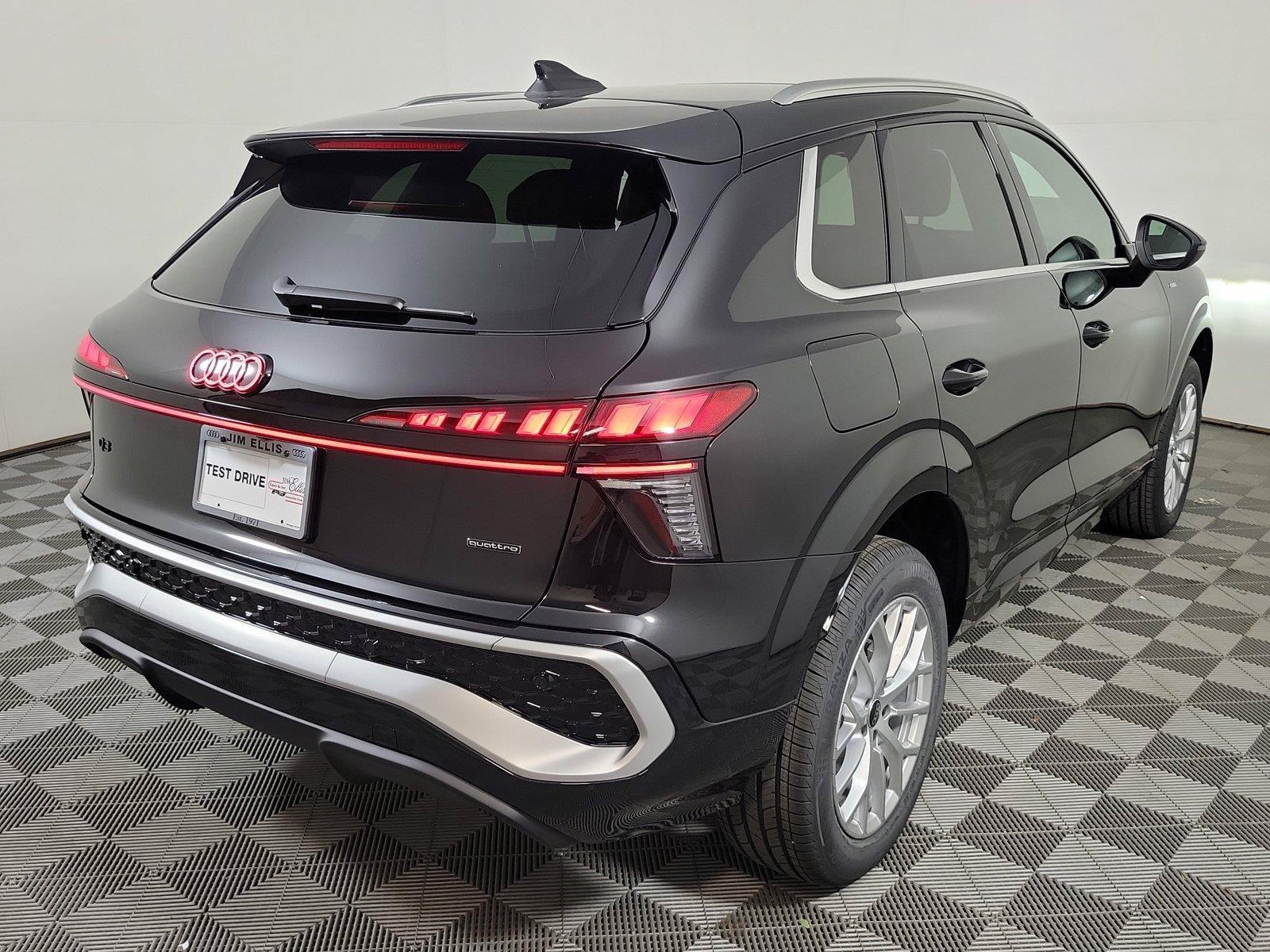 New 2026 Audi Q3 quattro 2.0T AWD/4WD image 7
