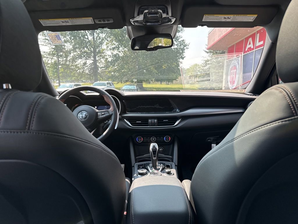 New 2025 Alfa Romeo Stelvio Sprint image 18