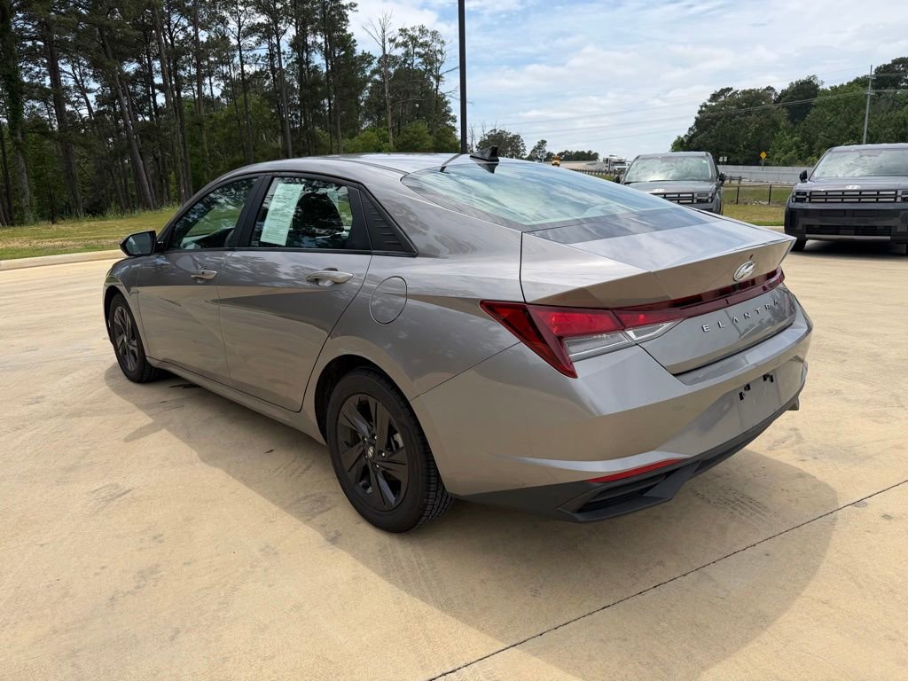 Used 2021 Hyundai Elantra SEL w/ Cargo Package FWD image 3