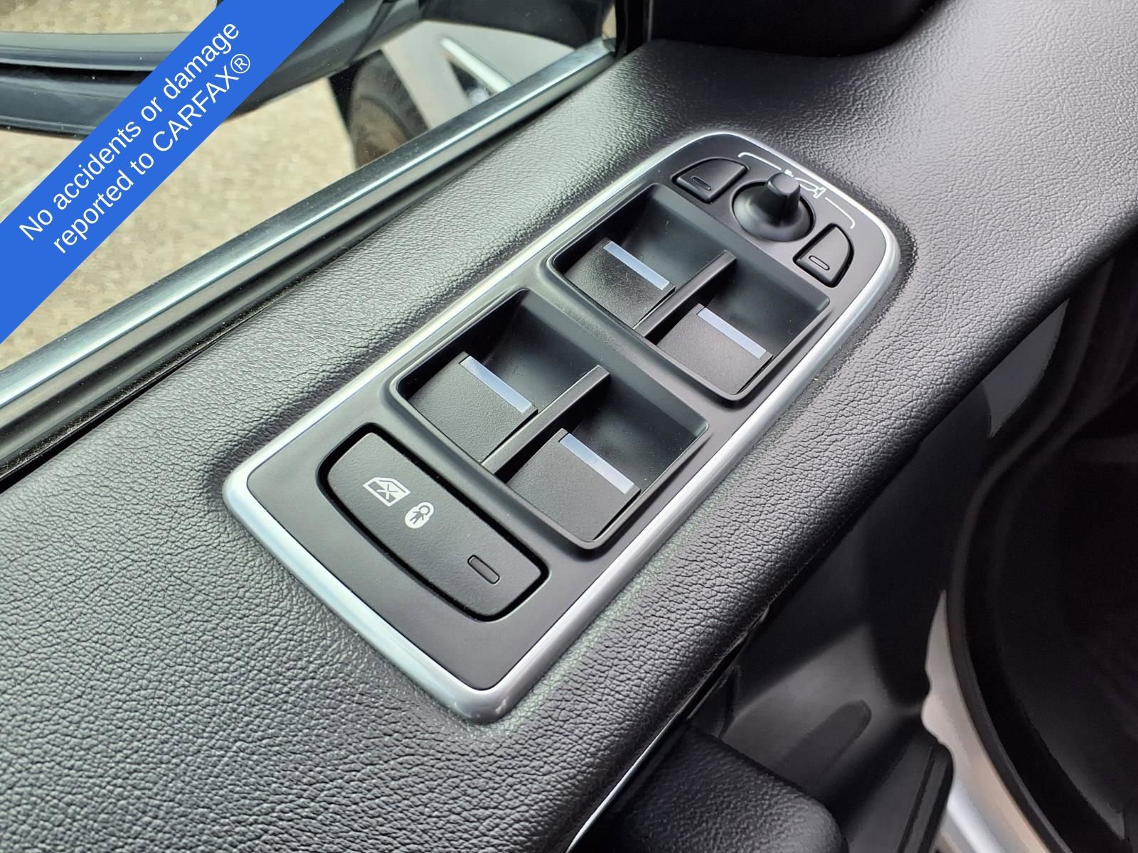 Used 2019 Jaguar F-PACE Premium image 18