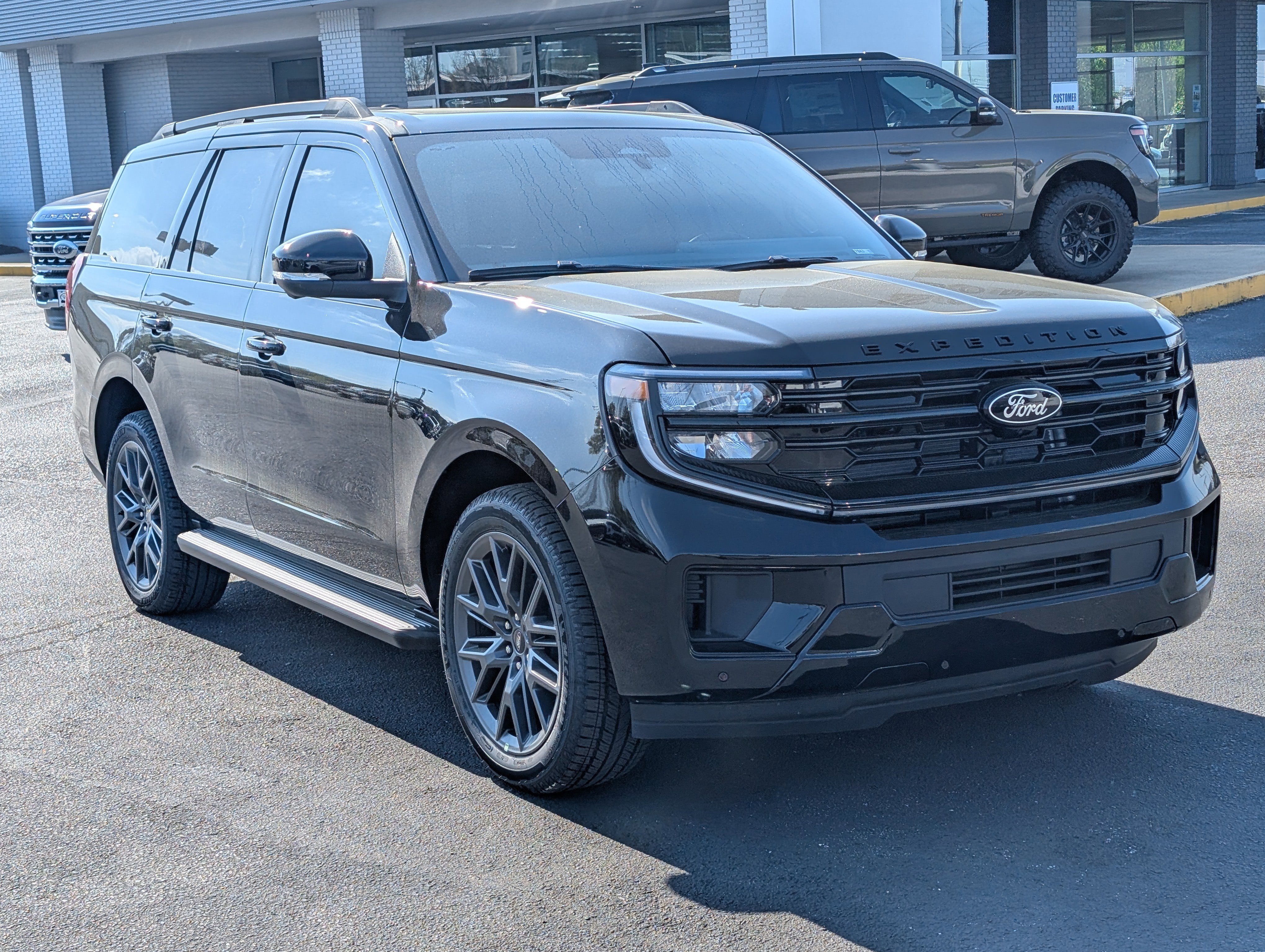 New 2026 Ford Expedition Platinum w/ Stealth Appearance Package image 4