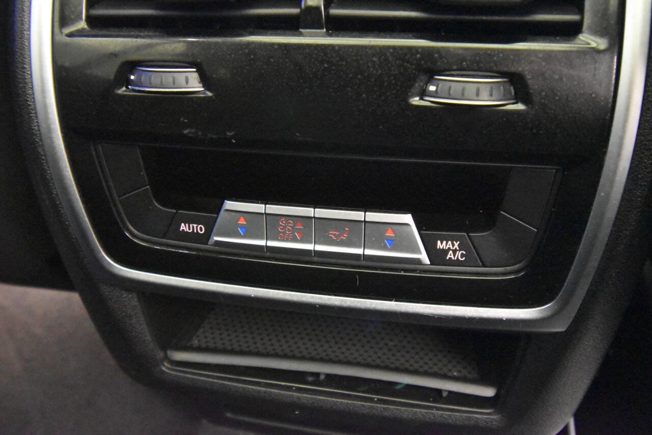 Used 2019 BMW X7 xDrive40i w/ Parking Assistance Package image 19