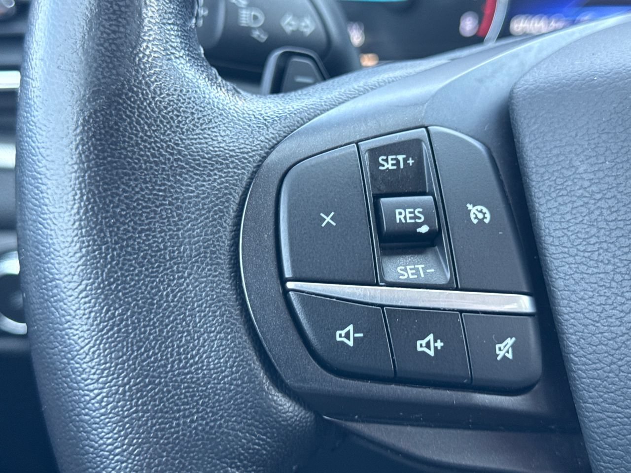 Used 2020 Ford Explorer XLT w/ Equipment Group 202A AWD/4WD image 28