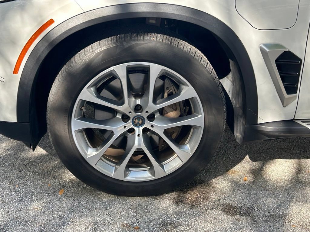 Used 2025 BMW X5 xDrive50e AWD/4WD image 26