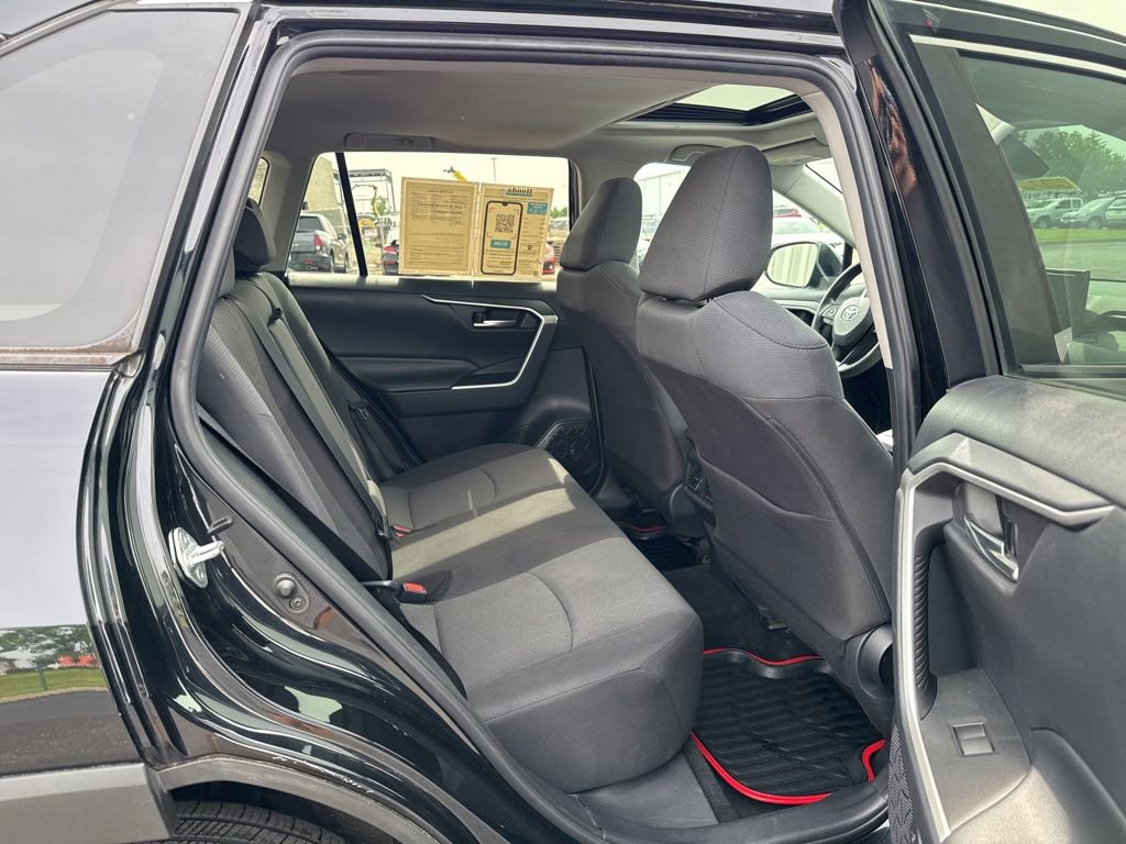 Used 2019 Toyota RAV4 XLE AWD/4WD image 39